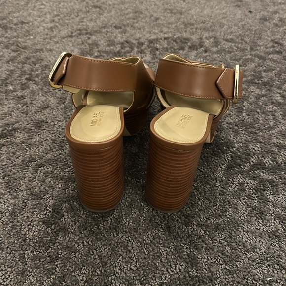MICHAEL KORS LEATHER SANDAL HEELS - Picture 3 of 6